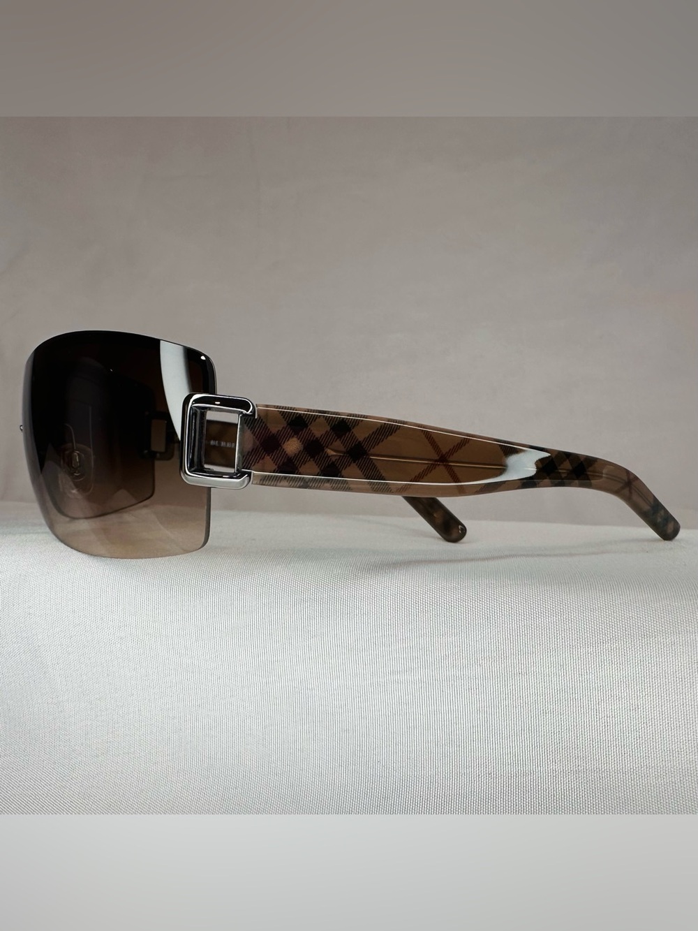 BURBERRY Brown Gradient Shield plaid frame Sunglasses - Picture 4 of 4